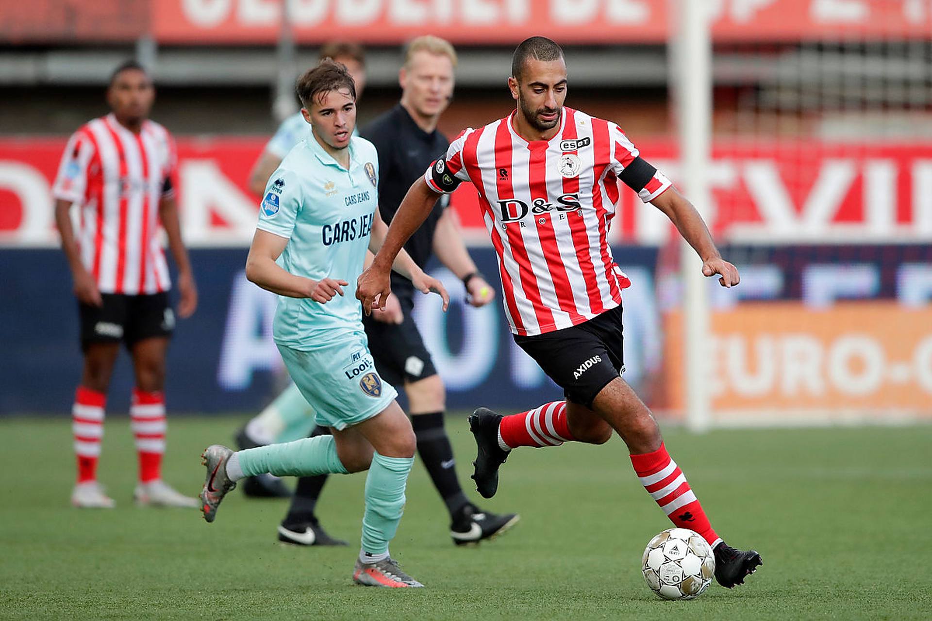 总决赛的参 总决赛的参